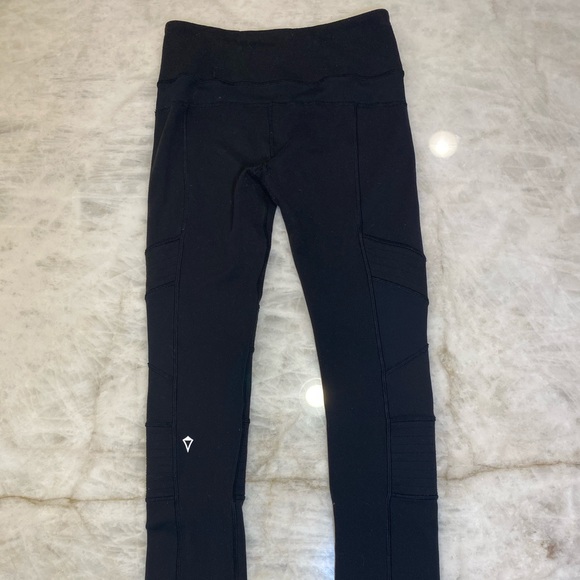 Ivivva Black Leggings - Picture 2 of 3